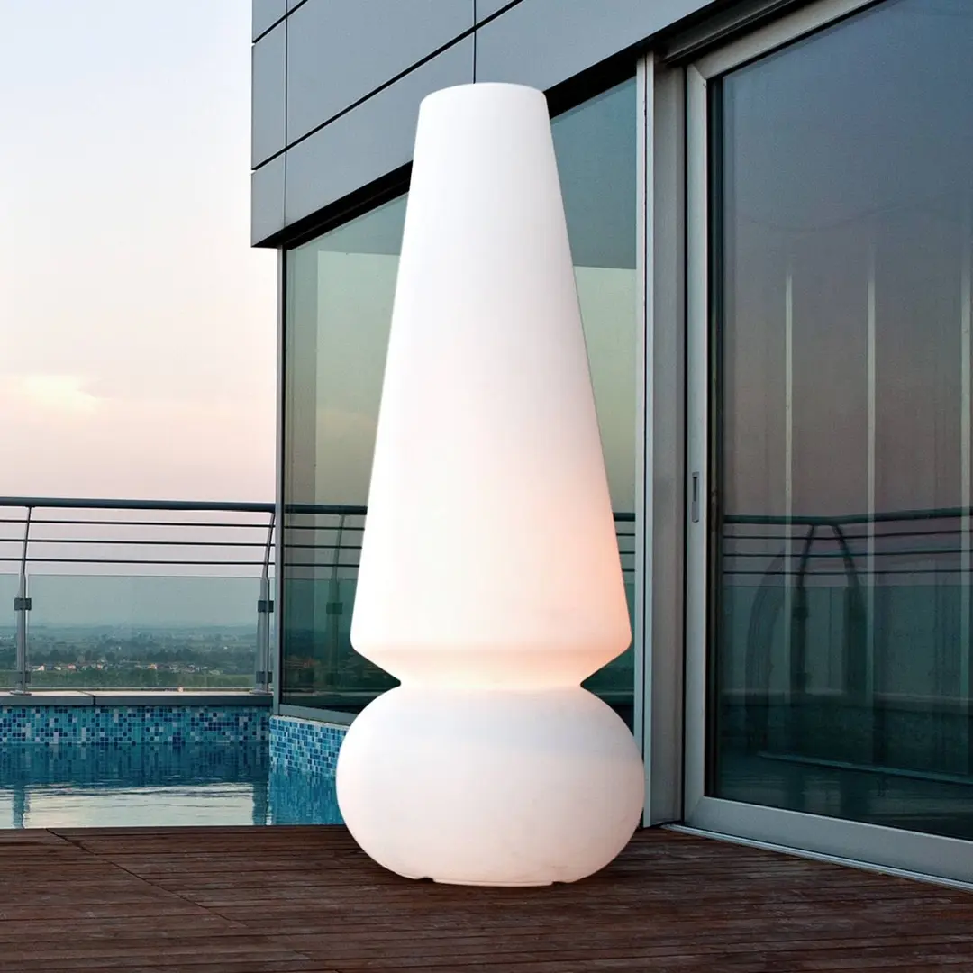 Linea Light MARGE eine Stehleuchte für den Außenbereich