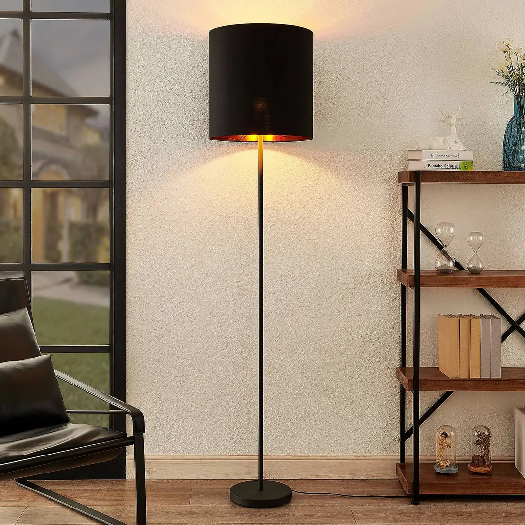 Lindby Stehleuchte Nymar, schwarz-gold, Stoff, 179 cm, E27