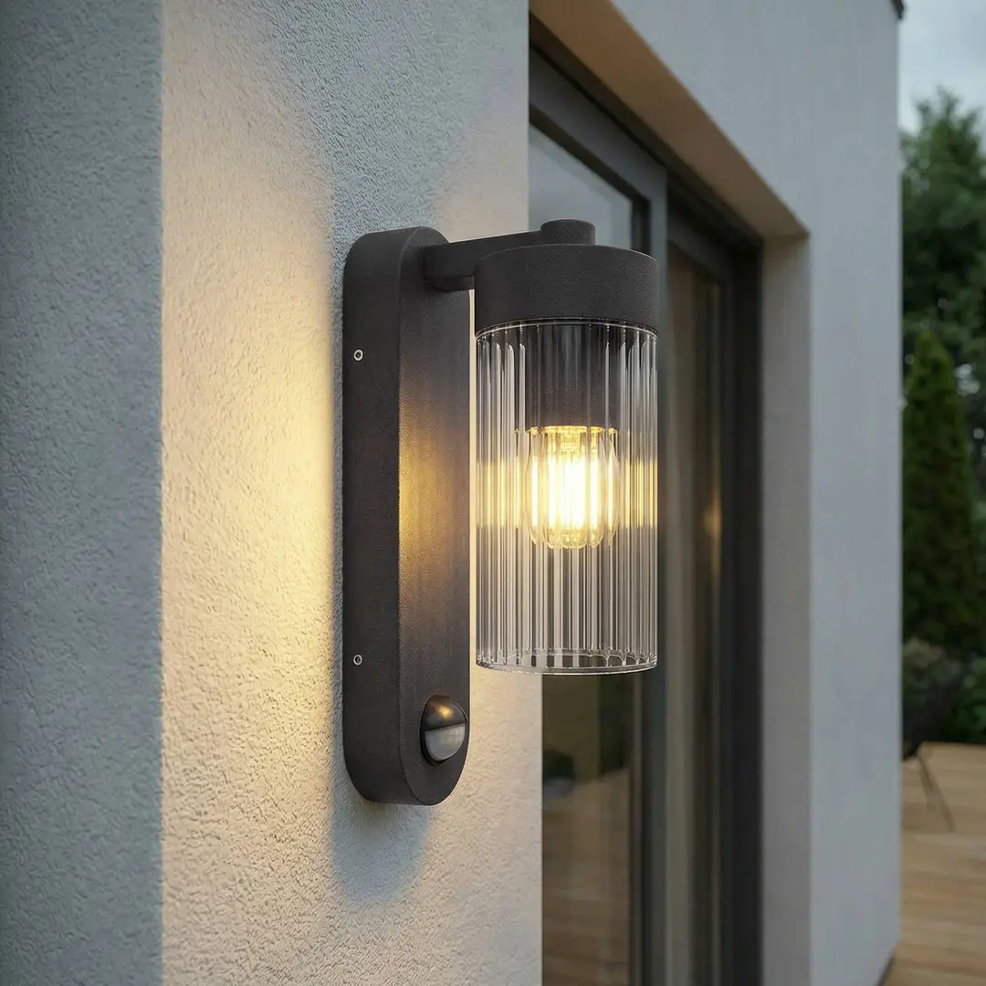 Lindby Außenwandlampe Kaliro, anthrazit, 24 cm, IP54, Sensor