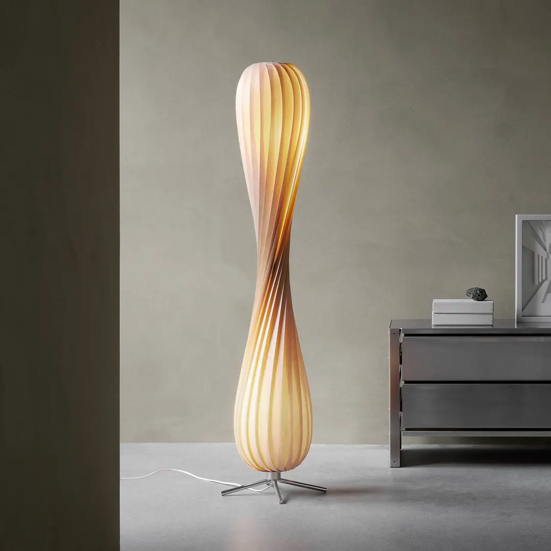 Tom Rossau Stehlampe TR7, Birkenholz, 148 cm hoch, E27
