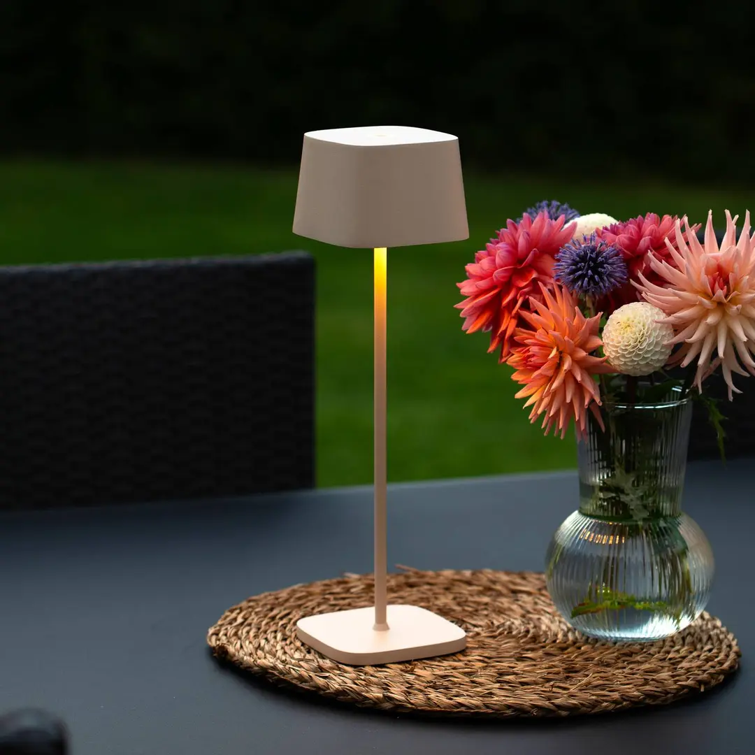 Konstsmide LED-Akku-Tischleuchte Capri, Höhe 36 cm, sandfarben, IP54