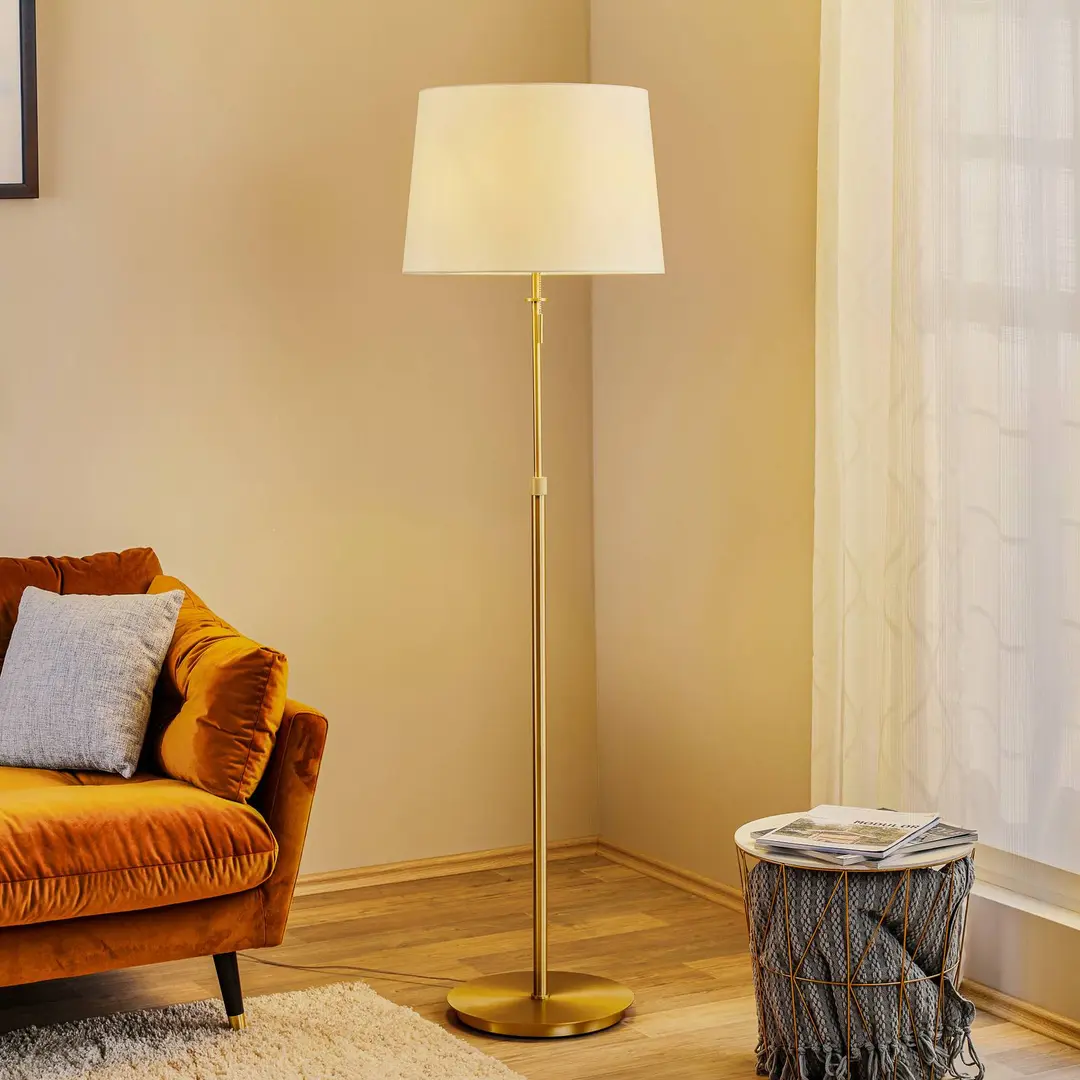 Trio Lighting Höhenverstellbare Stehlampe Lyon mit Zugschalter