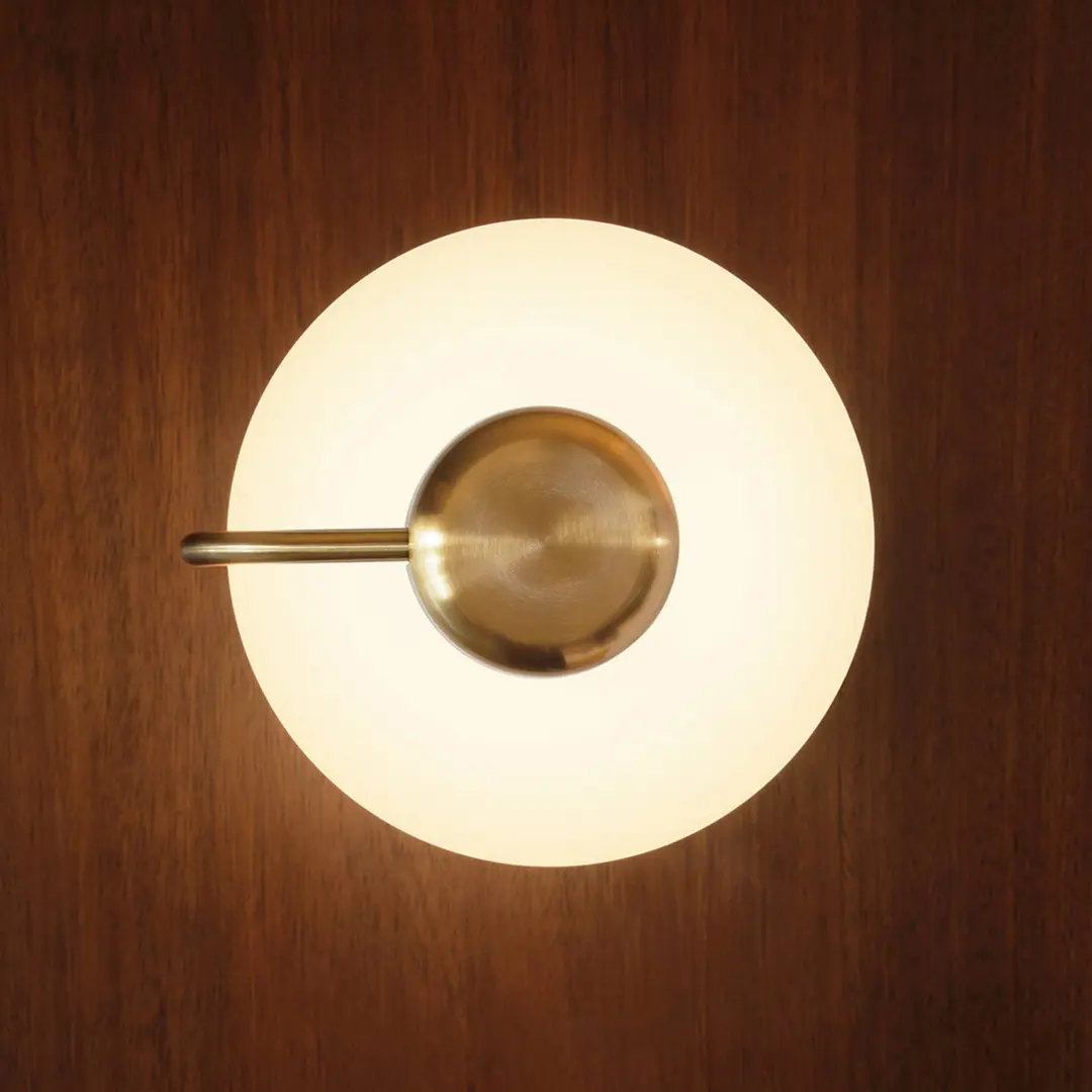 kdln LED-Wandleuchte TRATTO, messing, Ø 27 cm, Metall/Glas