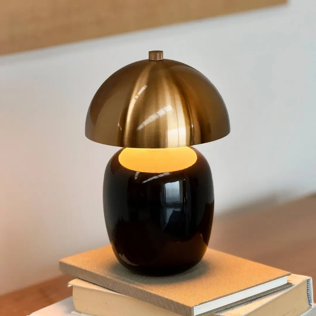 Dyberg Larsen LED-Tischleuchte Manhatten, schwarz/messing