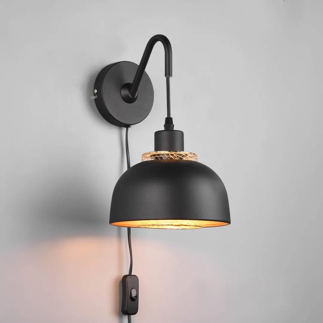 Reality Leuchten Wandlampe Punch Schalter und Stecker, schwarz/gold