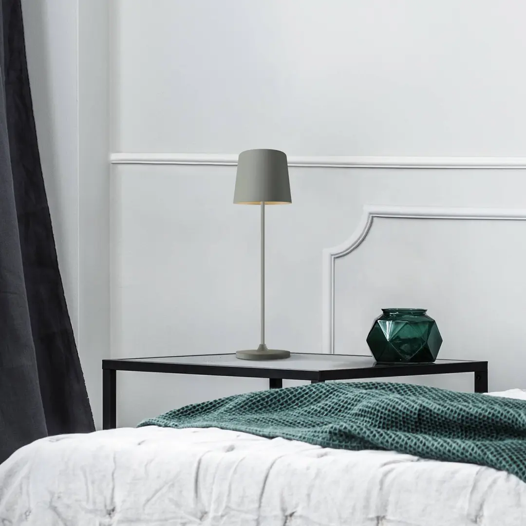 Brilliant LED-Akku-Tischlampe Kaami, dimmbar, grau matt