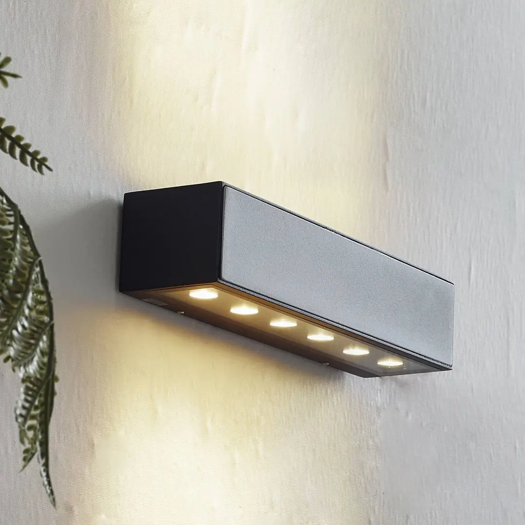 Lucande LED-Außenwandleuchte Selim, Länge 30 cm, schwarz