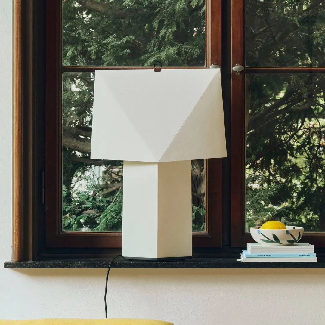 HAY Tischleuchte Aplat, Höhe 44 cm, weiß, Seidenpapier, E14