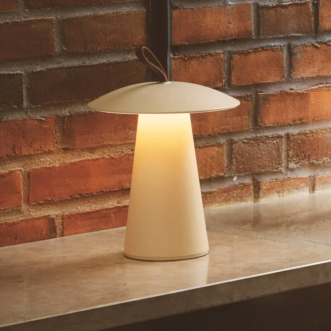 Nordlux LED-Akku-Tischleuchte Ara To-Go, Aluminium, sand
