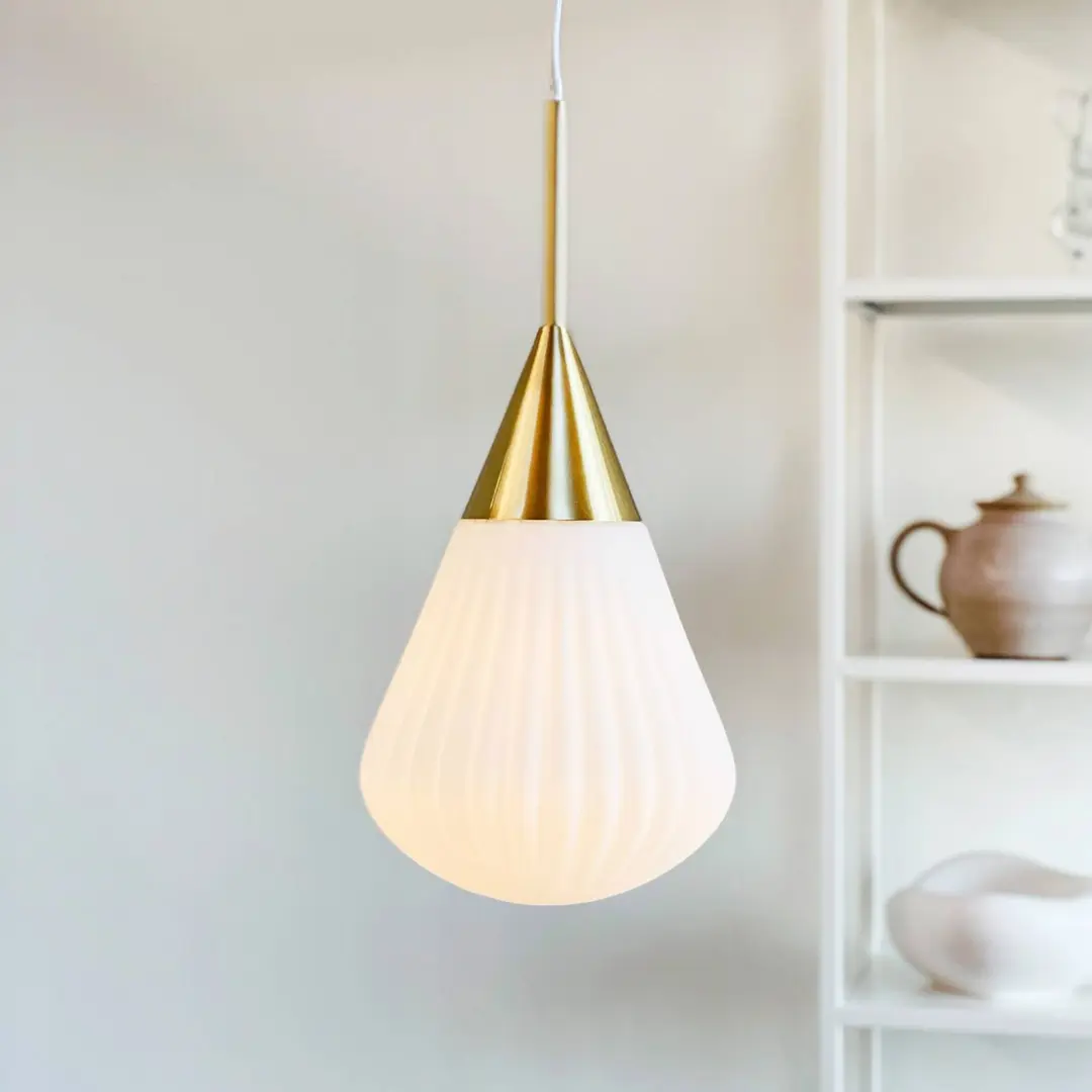 Dyberg Larsen Pendellampe Ballon, Ø 21 cm weiß/messingfarben
