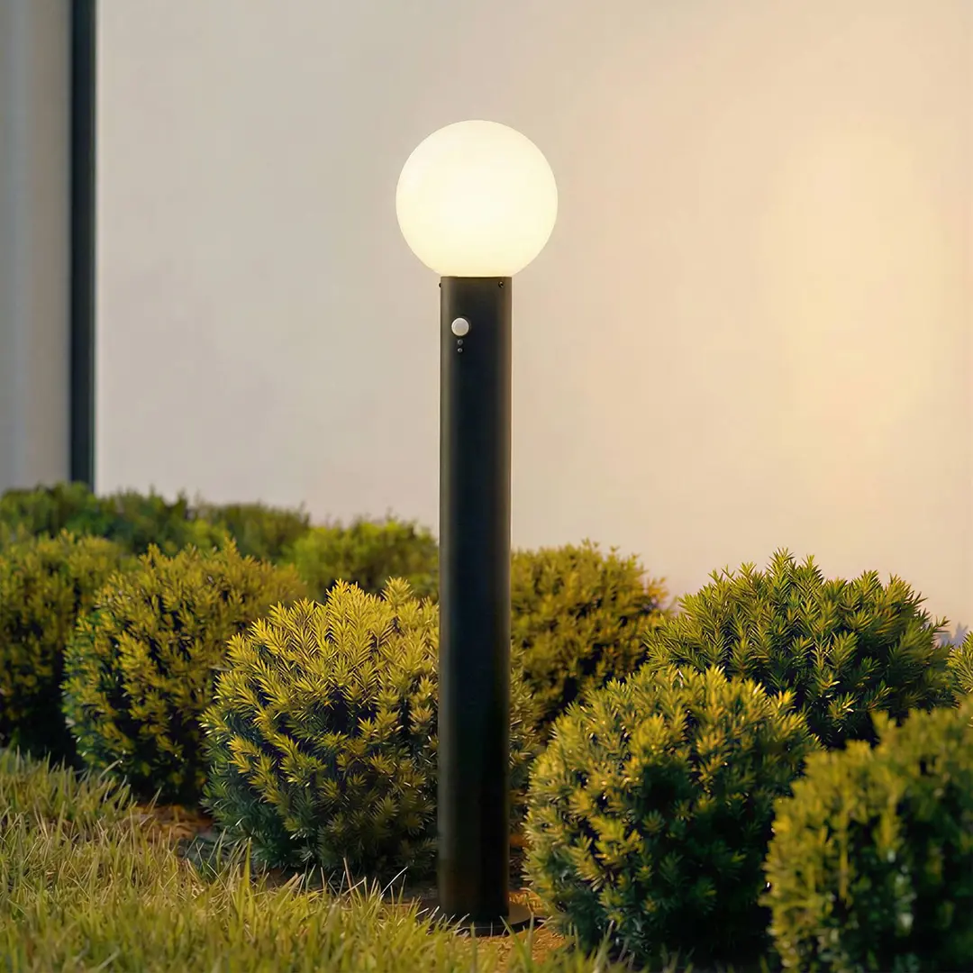 Lindby Wegeleuchte Dangan, schwarz/weiß, 90 cm, Glas, Sensor