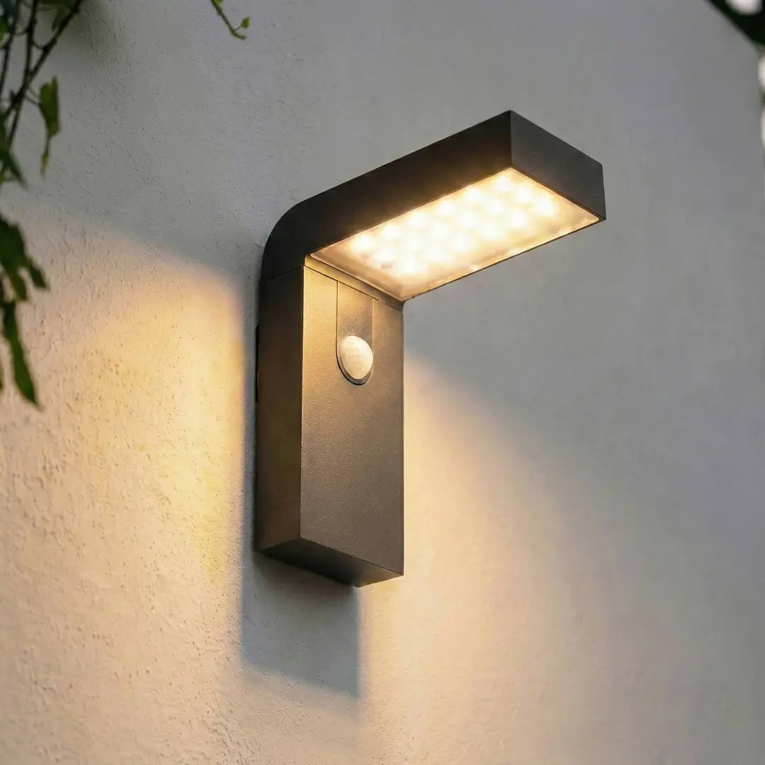 Prios LED-Solar-Wandleuchte Aurino, schwarz, Sensor, IP44