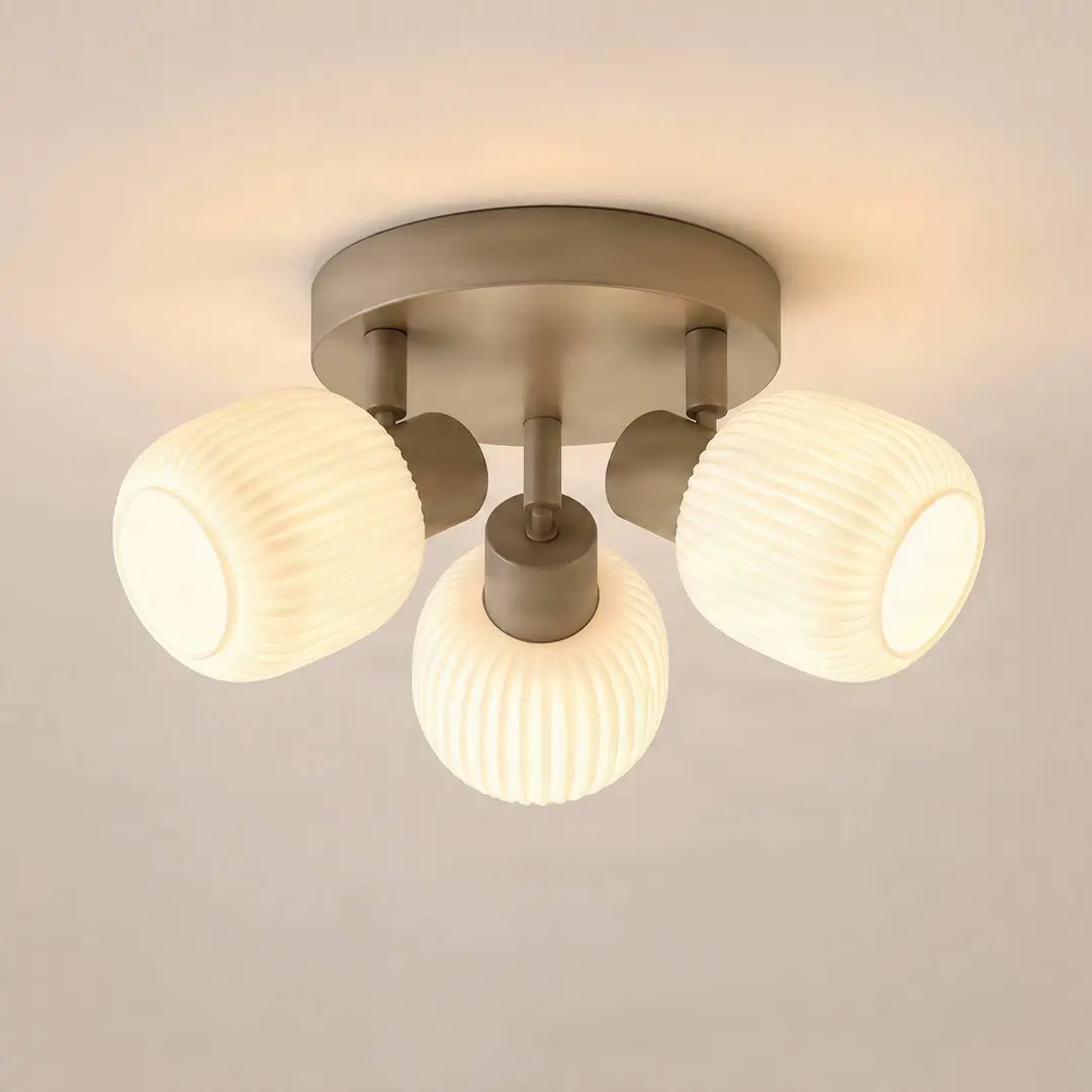 NOLA Deckenstrahler Evey, Ø 37 cm, 3-flg., weiß/beige, Glas