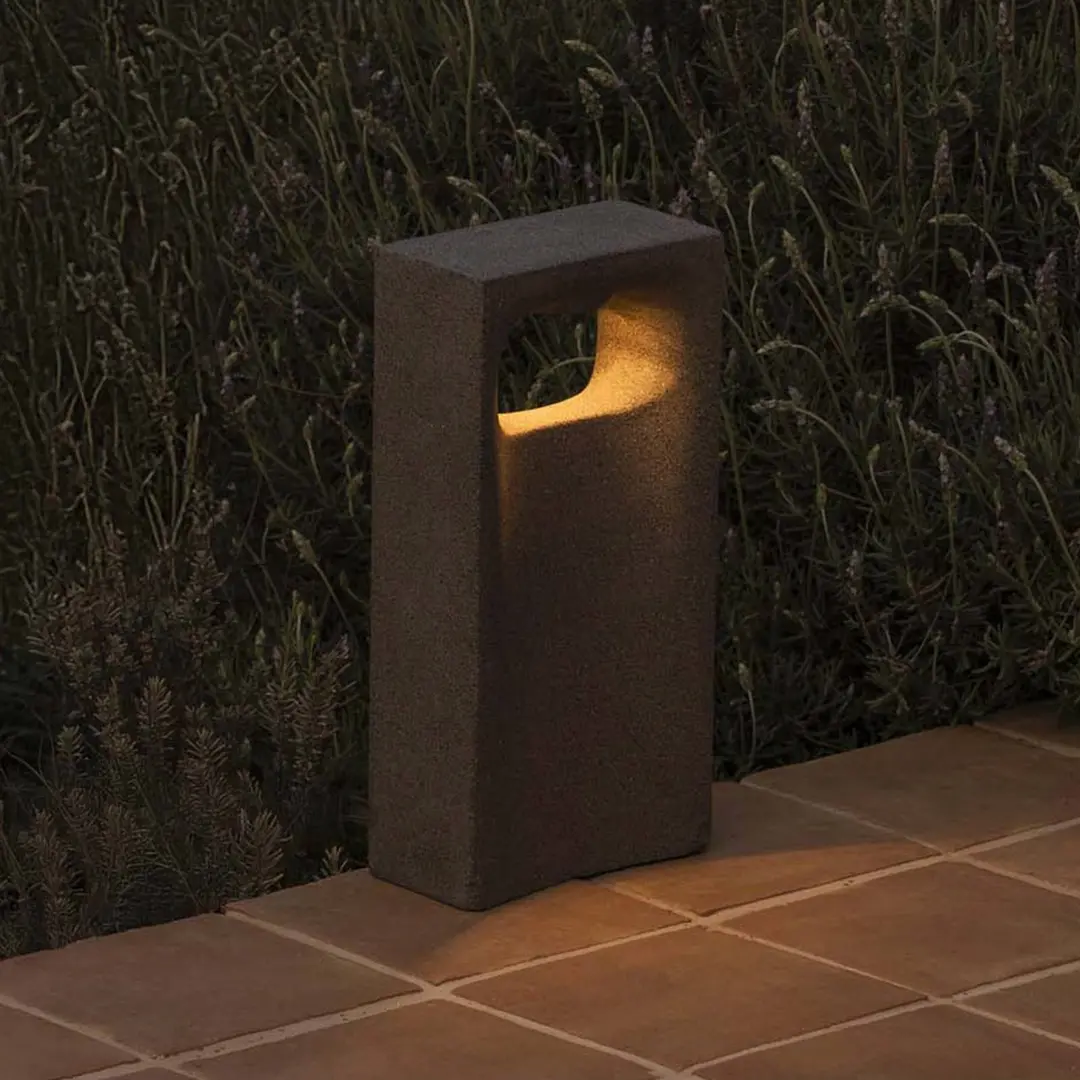FARO BARCELONA LED-Sockelleuchte Glint, 2700K, 40 cm, grau, Beton, IP55