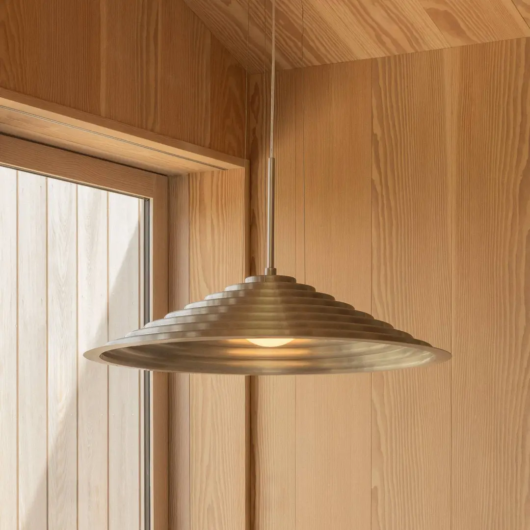 Audo Copenhagen Audo LED-Hängelampe Chancery, Ø 75 cm, aluminiumfarben