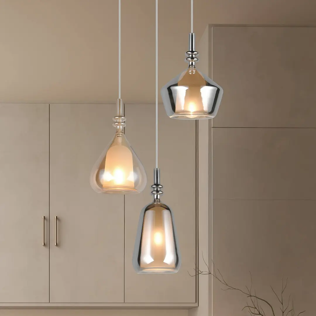 Trio Lighting Hängelampe Aldea, Ø 28 cm, weiß/amber/chrom, Glas, 3-flg.