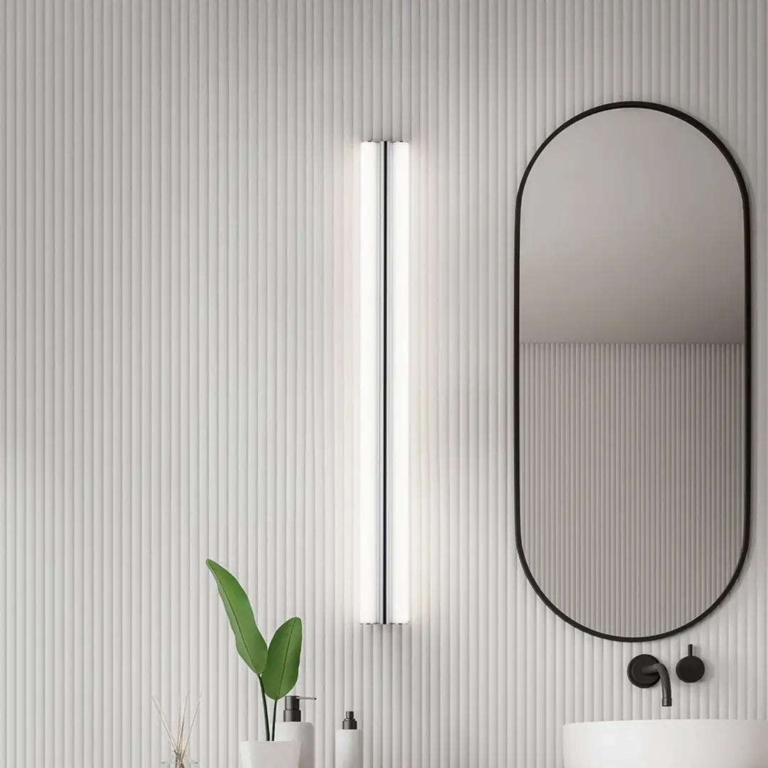 Helestra LED-Spiegellampe LOOM, Länge 90 cm, chrom, IP44