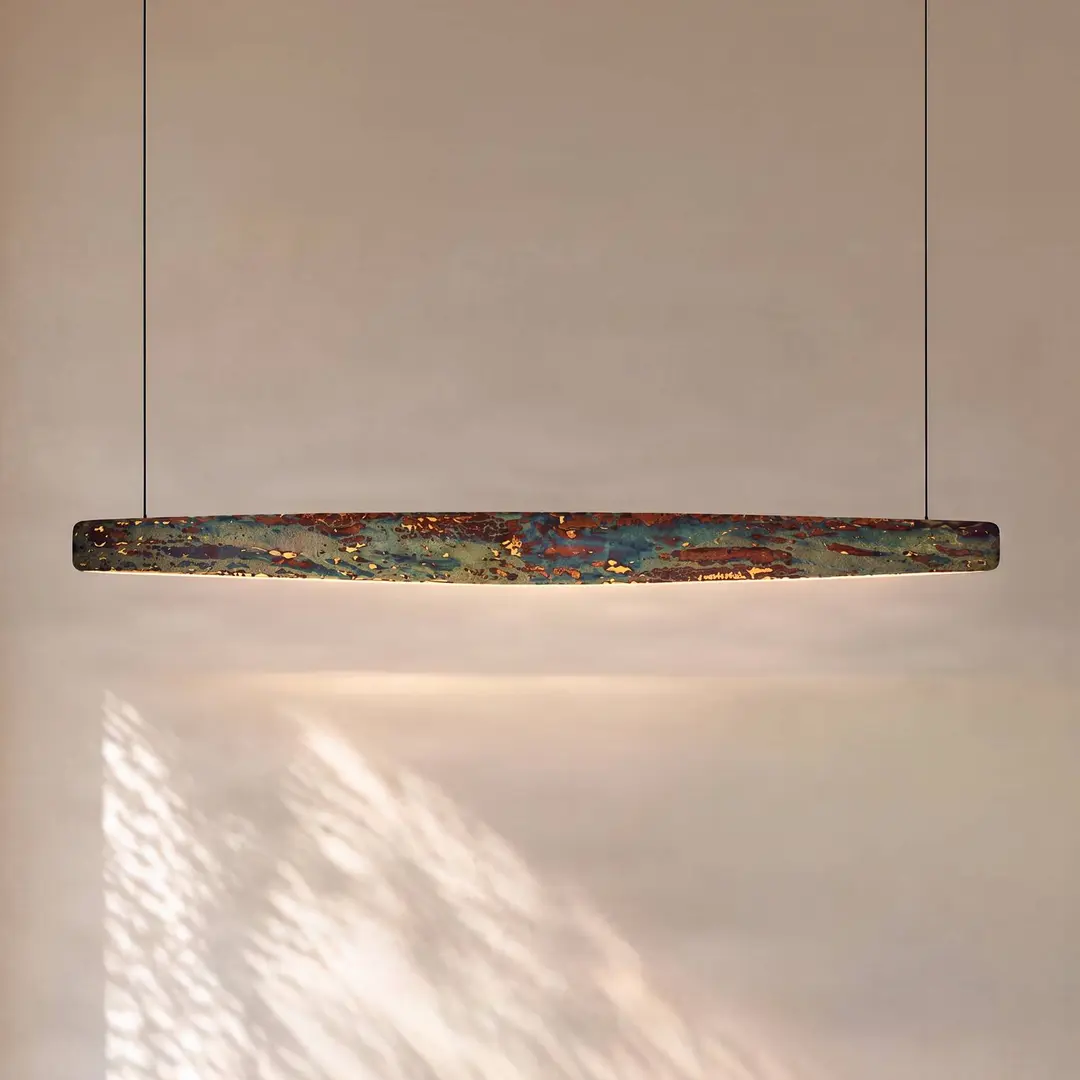 Quitani LED-Hängelampe Persida, 148 cm, Schlagmetall, gold