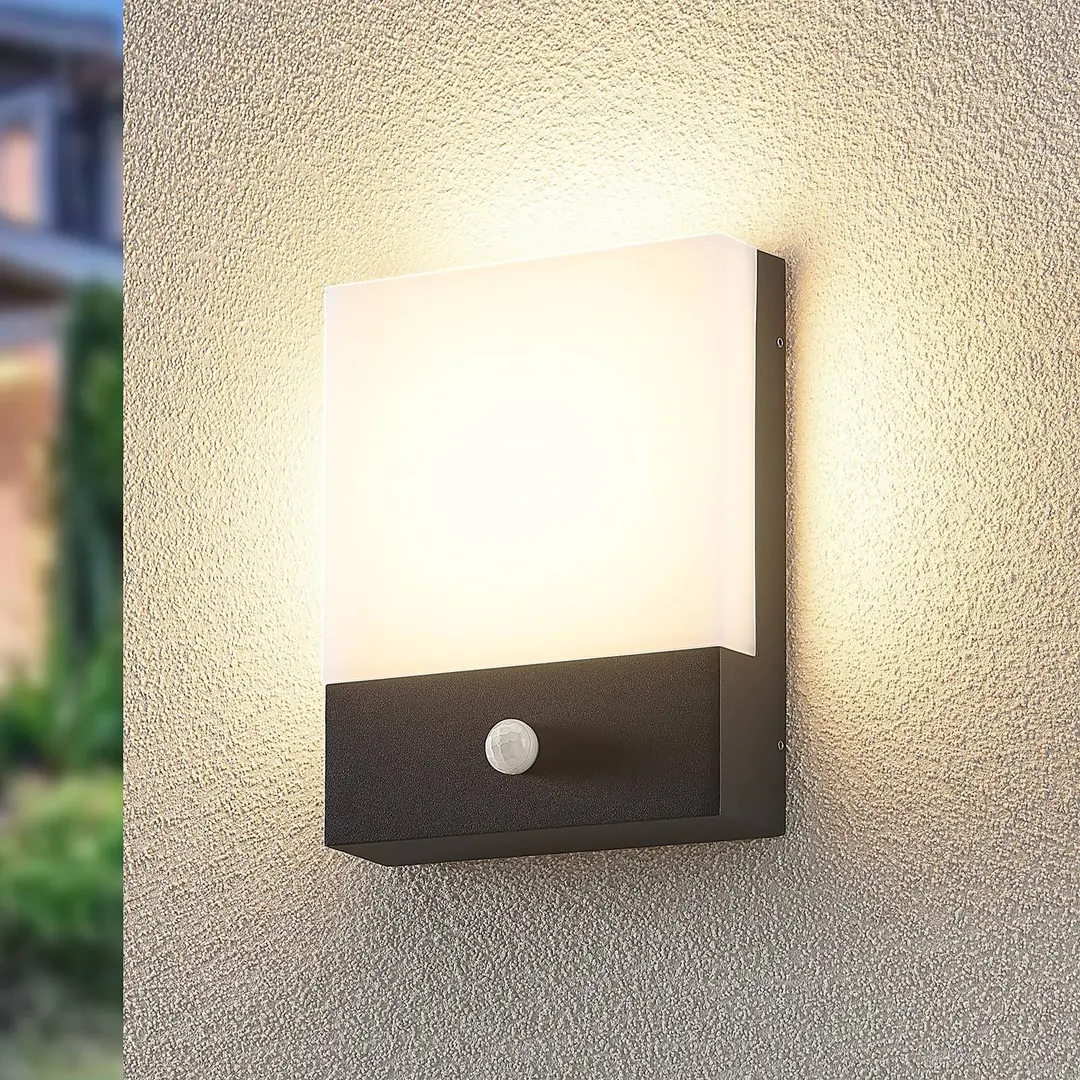 Lindby LED-Wandleuchte Vanira, anthrazit, Alu, Sensor, IP54