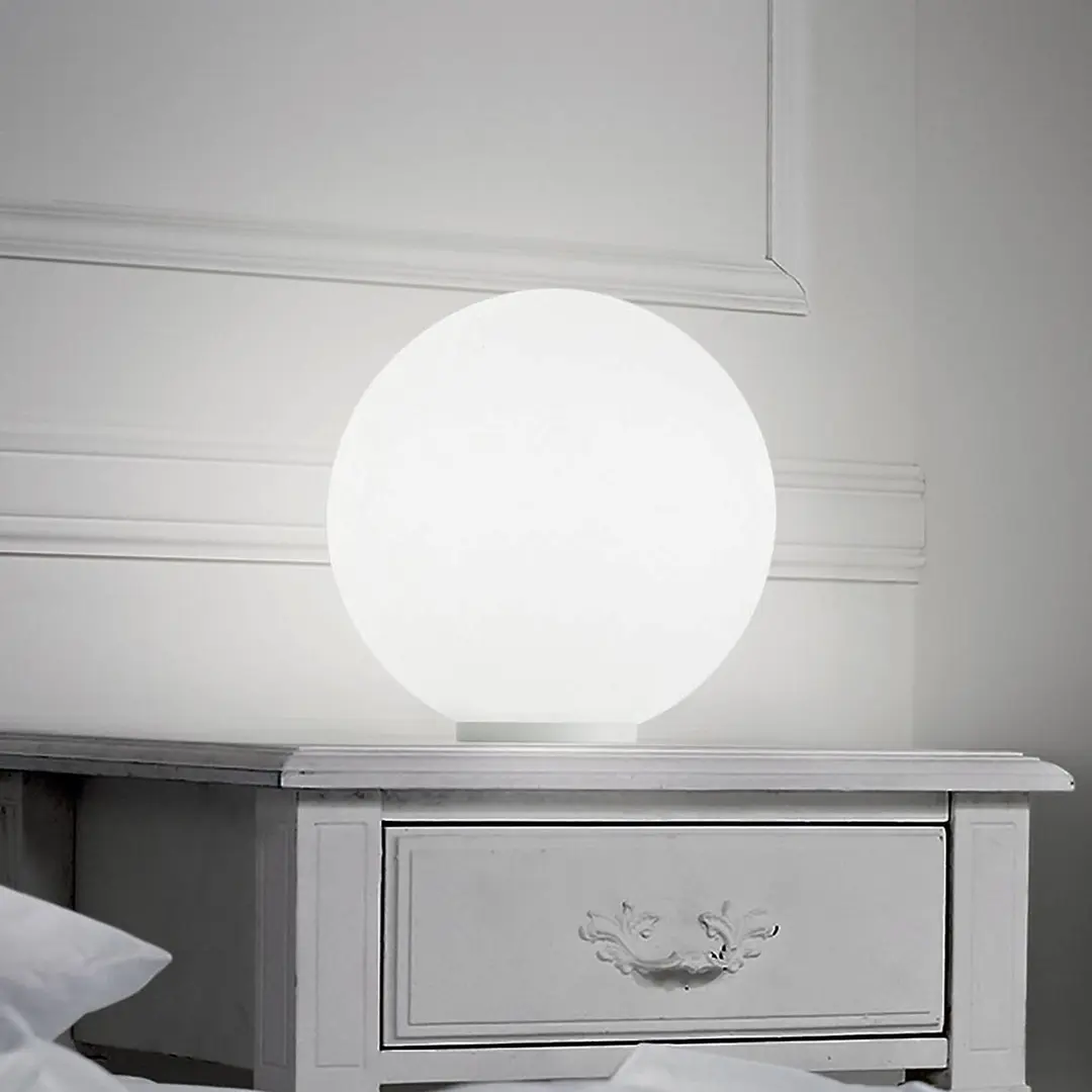 Ideal Lux Tischleuchte Mapa, Ø 40 cm, Opalglas, Kugel, E27
