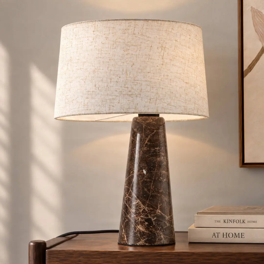 Lucande Tischleuchte Peyton, braun marmoriert/beige, 48 cm