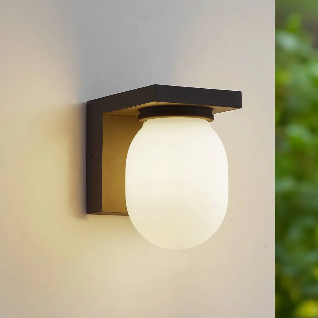 Lucande Außenwandleuchte Ovaali, Glas, dunkelgrau, IP65