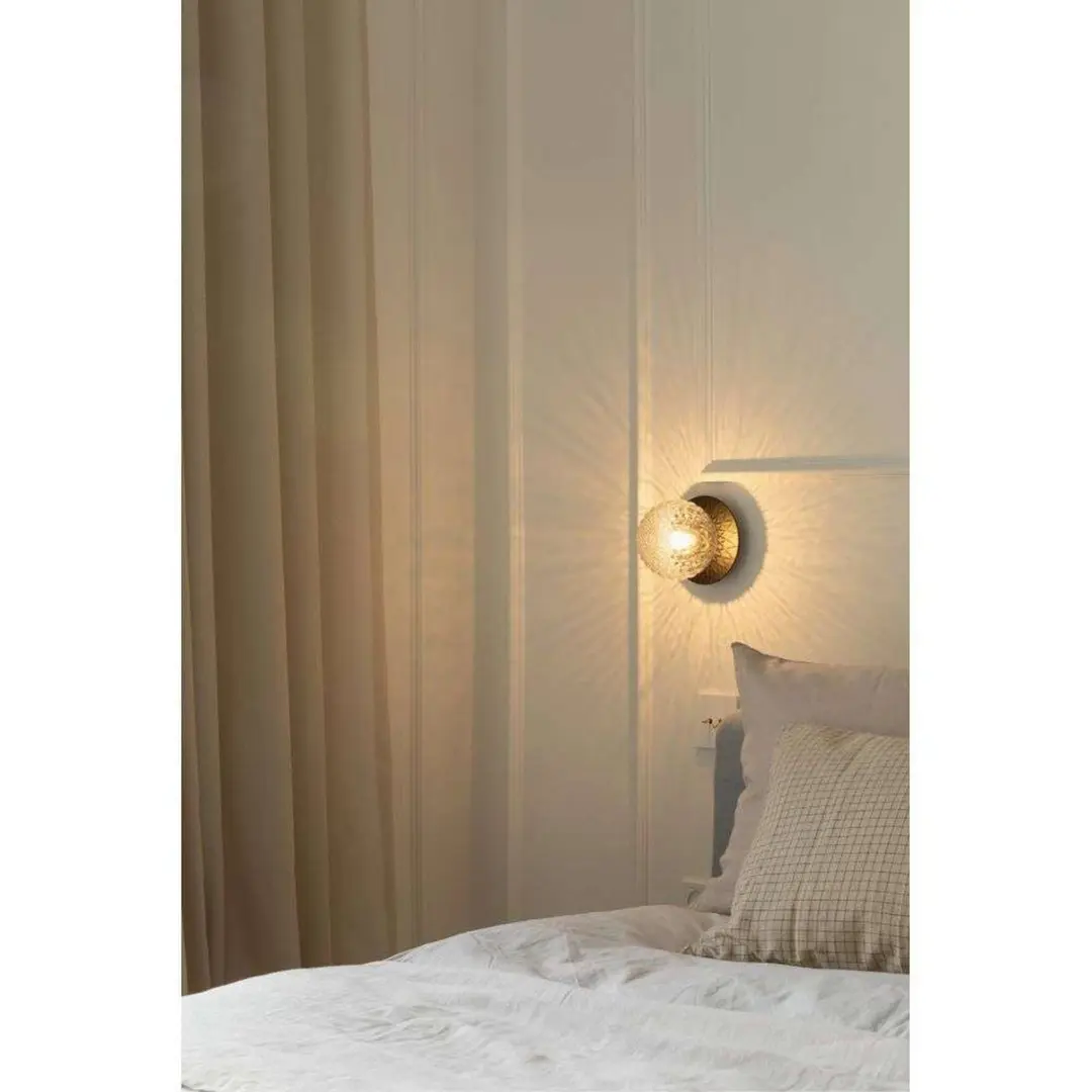 Nuura Wandleuchte Liila 1, Ø 14 cm, IP44, schwarz/klar