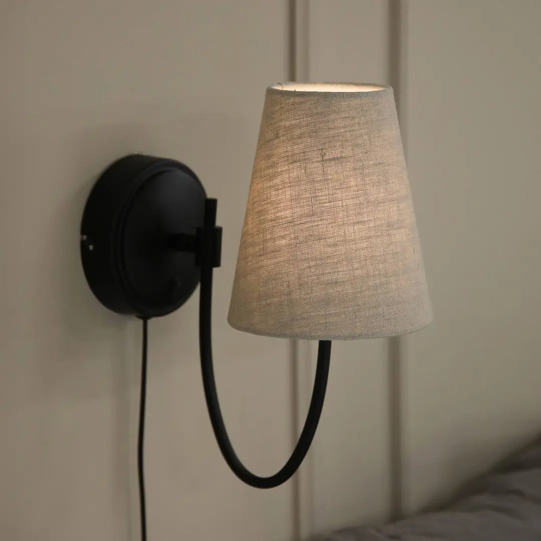 Markslöjd Wandleuchte Amar, beige/schwarz, Stecker, E14