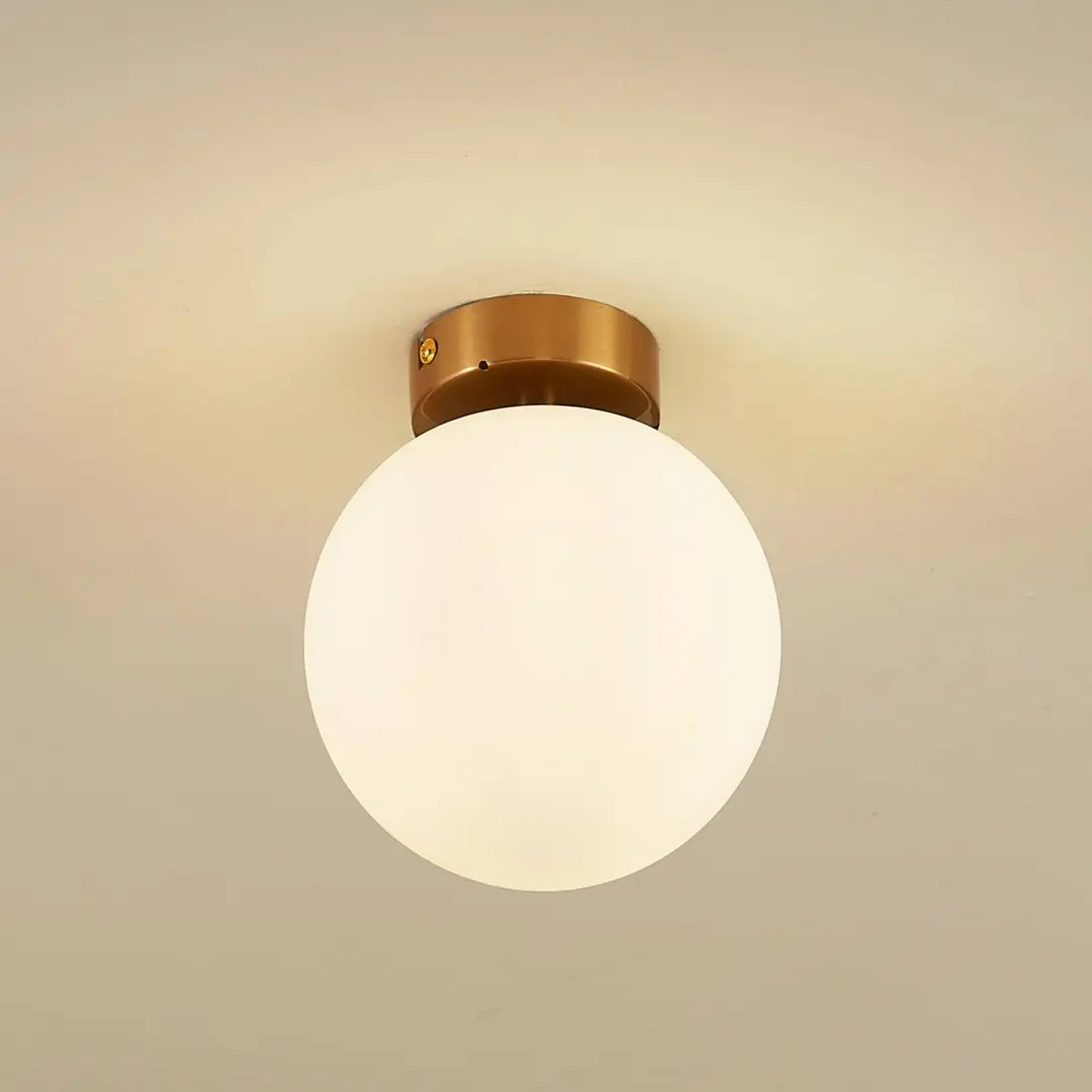 Lucande Deckenlampe Bidolo, messingfarben, Glas, 15 cm, IP44