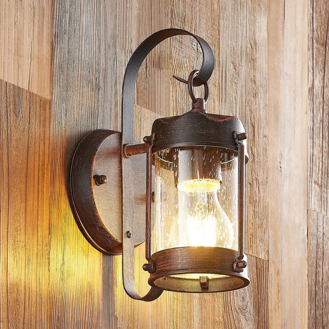 Lindby Außenwandleuchte Farly, rostbraun, Alu, 17cm