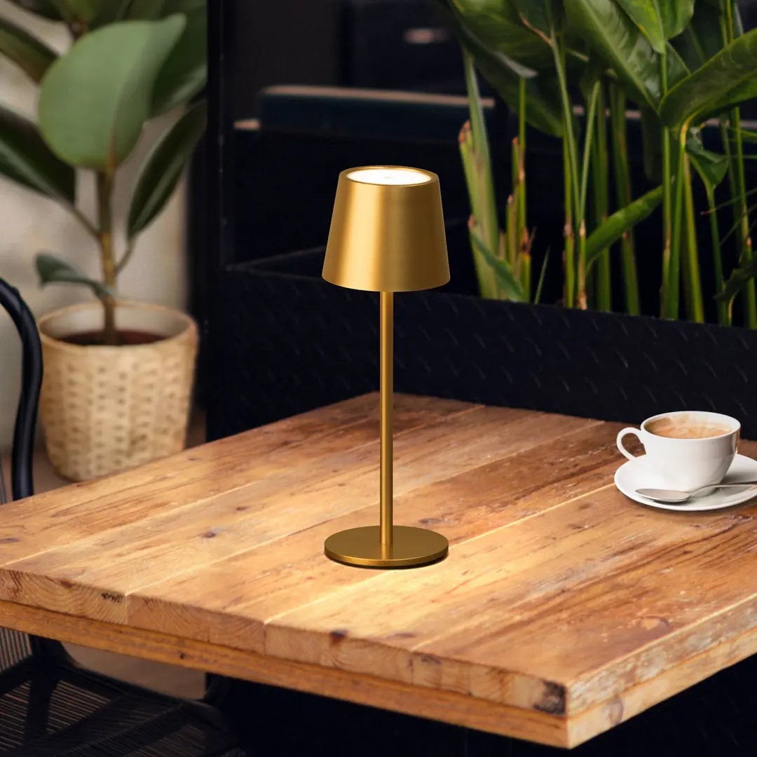 FH Lighting LED-Akku-Tischleuchte Roxi, goldfarben, Metall, IP54, Dimmer