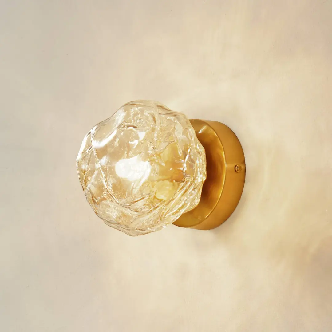 Lindby Wandleuchte Piatra, amber/messing, Glas, Ø 16 cm, G9