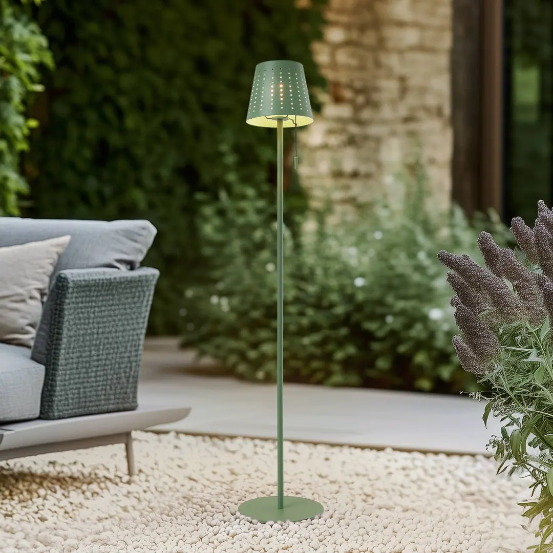 Lindby LED-Solar-Stehleuchte Hilario, grün, Eisen, Akku