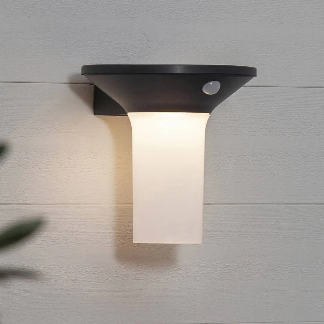 STAR TRADING LED-Solarwandleuchte Valta mit Bewegungssensor