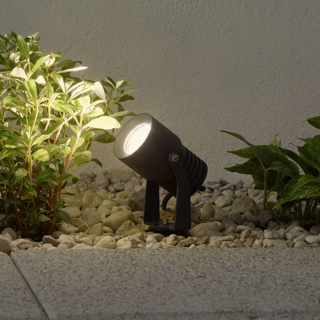 Lucande LED-Außenstrahler Jon, Erdspieß, verstellbar, IP65