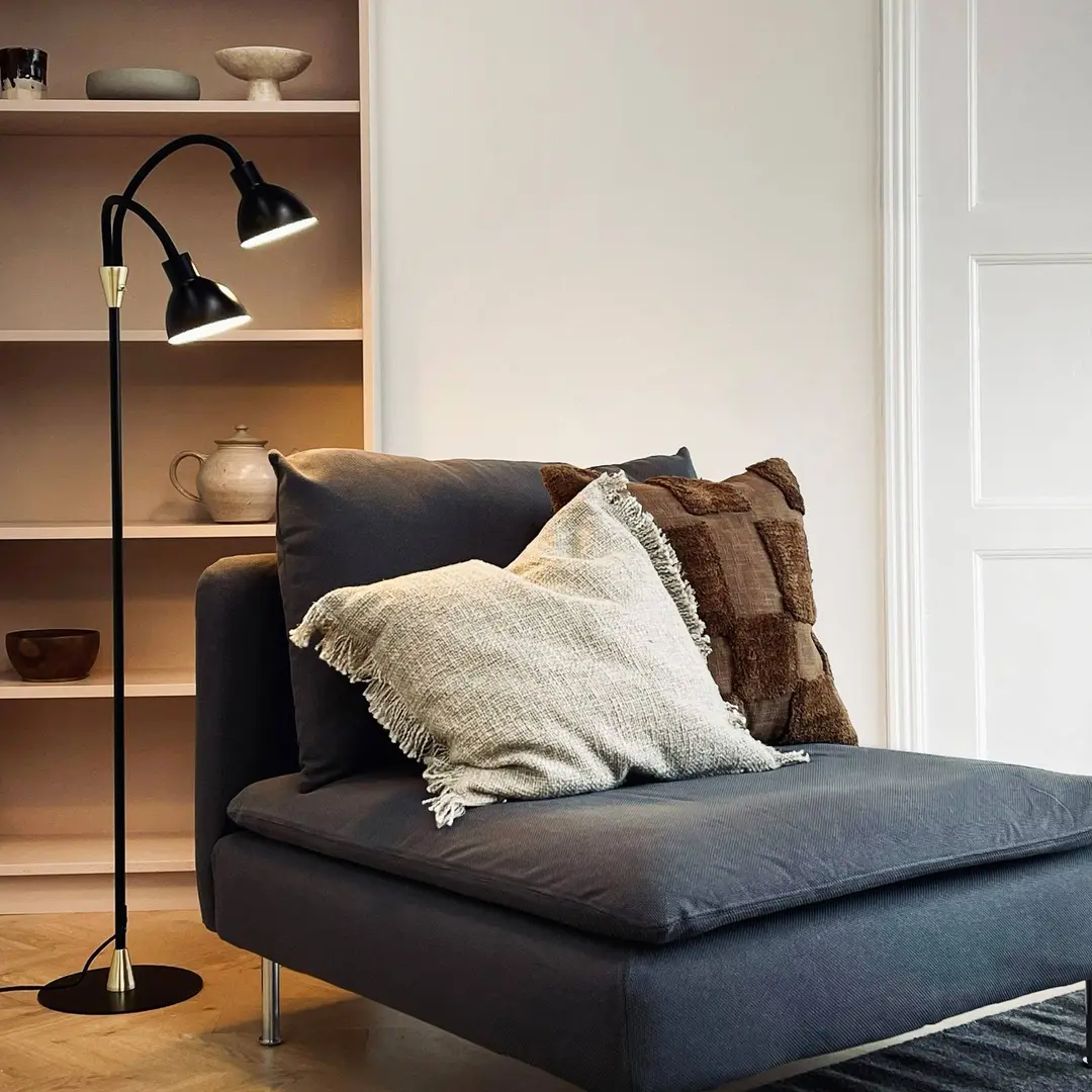 Dyberg Larsen Stehlampe Lilje, schwarz, Höhe 135 cm, 2-flg.