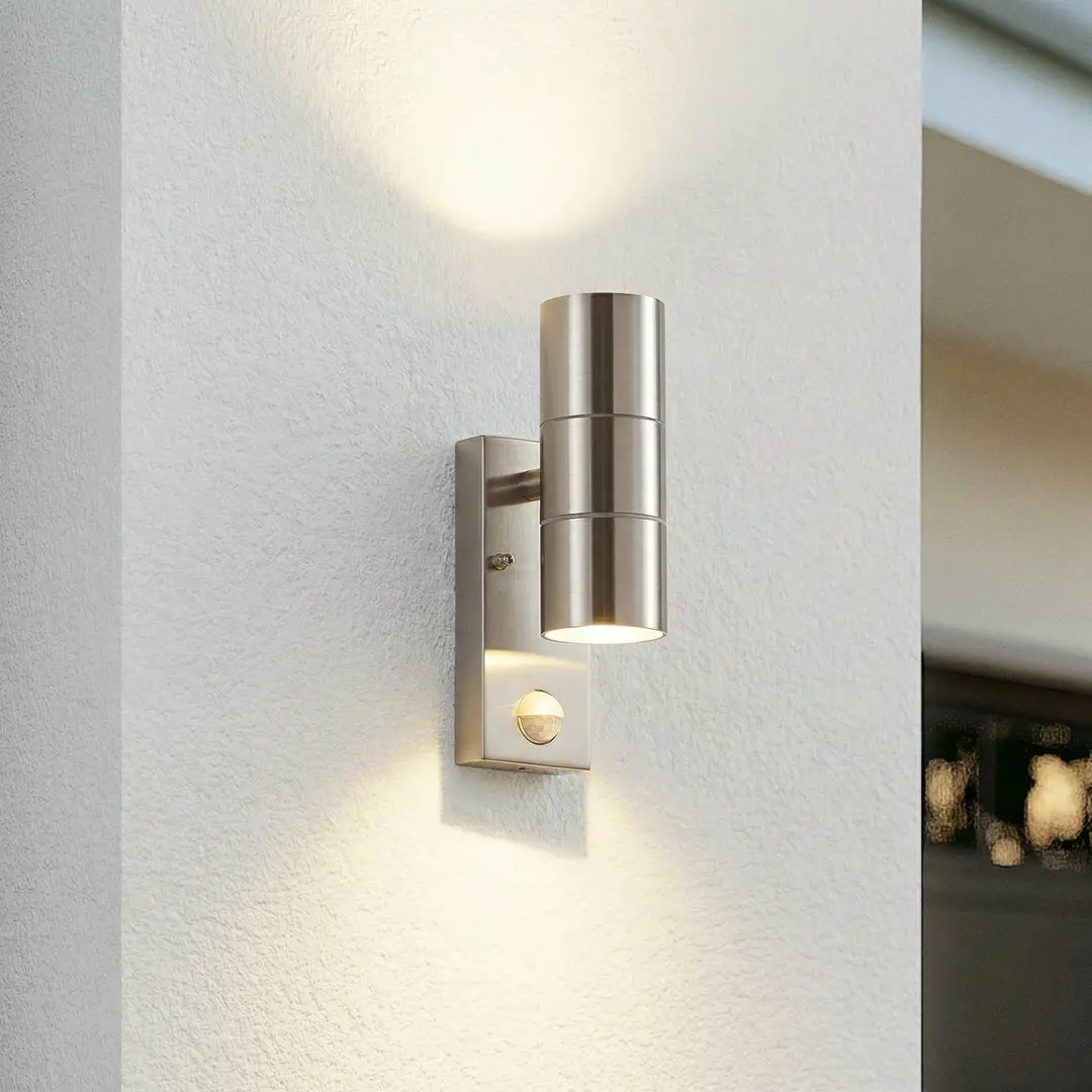 Lindby Außenwandleuchte Eyrin, Höhe 22 cm, Edelstahl, Sensor