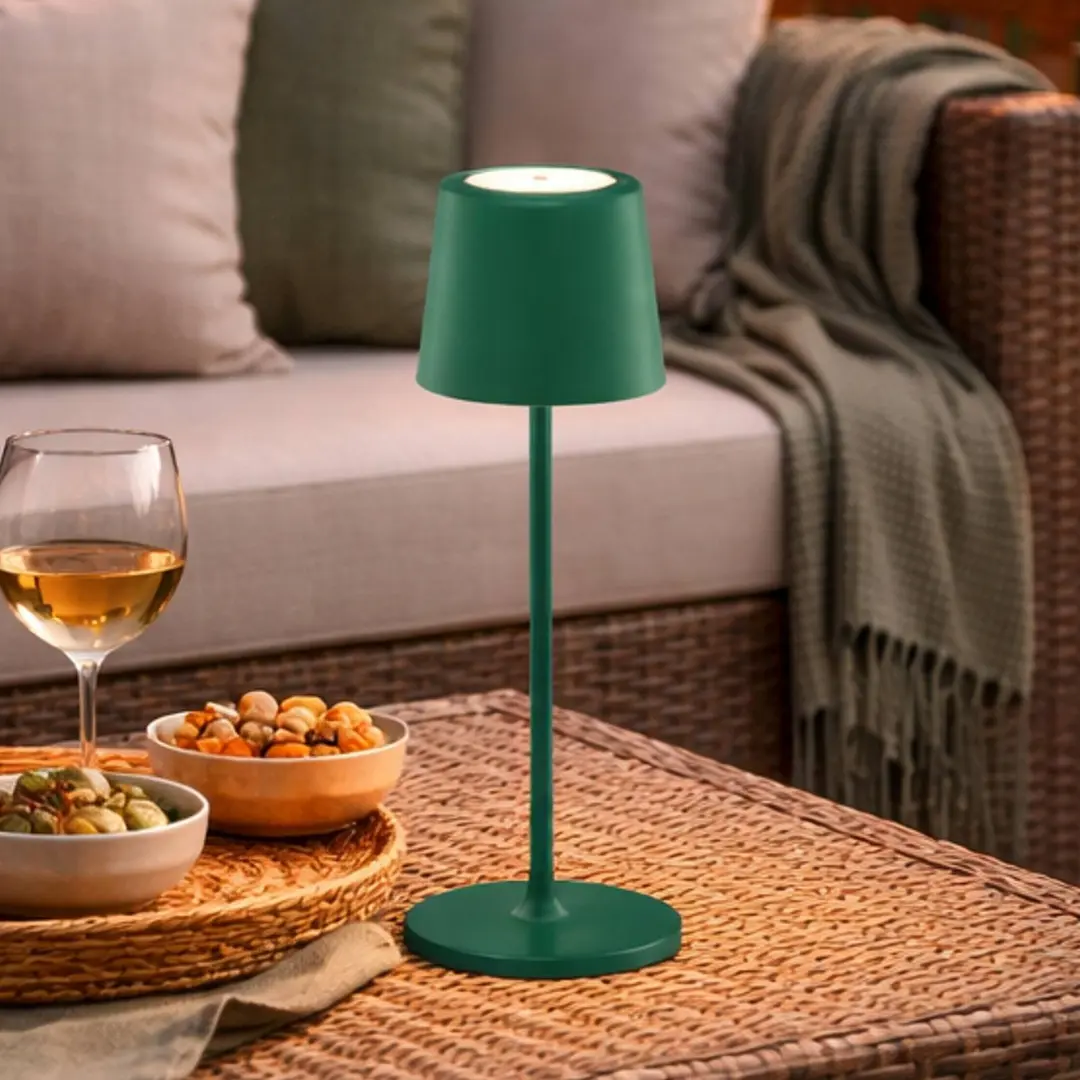 Brilliant LED-Akku-Tischleuchte Kaami, grün, Höhe 37 cm, IP44, dim.