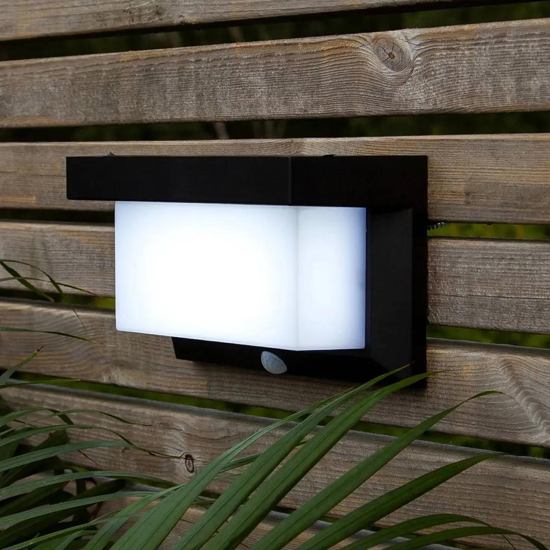 STAR TRADING LED-Solarwandleuchte Valla mit Bewegungssensor