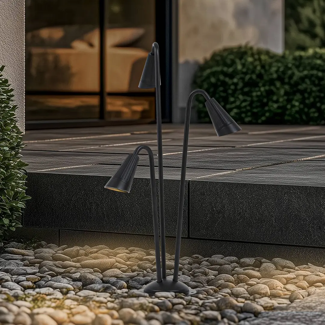 Lindby Wegeleuchte Sorvete, schwarz, Metall, 3-flg., 83cm