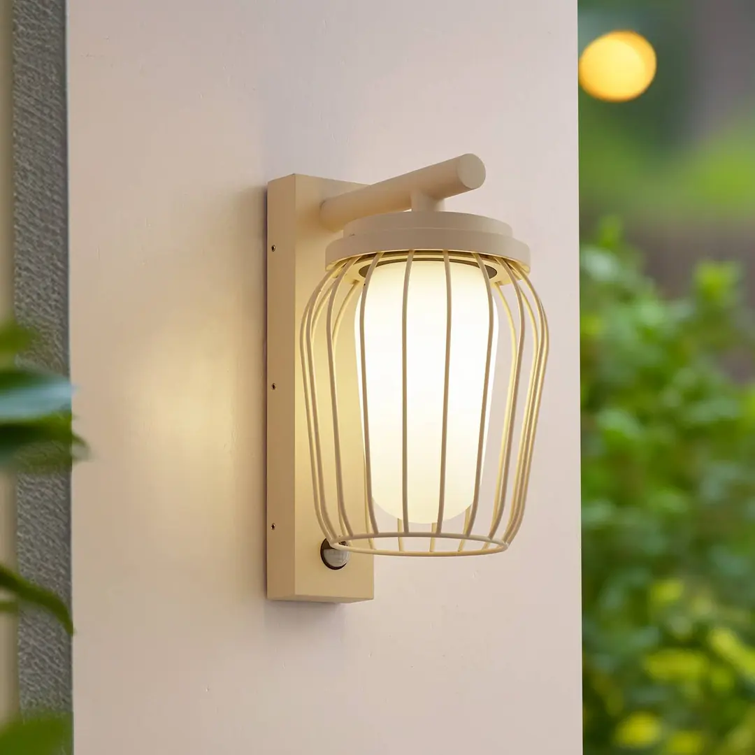 Lucande Außenwandleuchte Chandan, 30cm, beige, Sensor, IP44