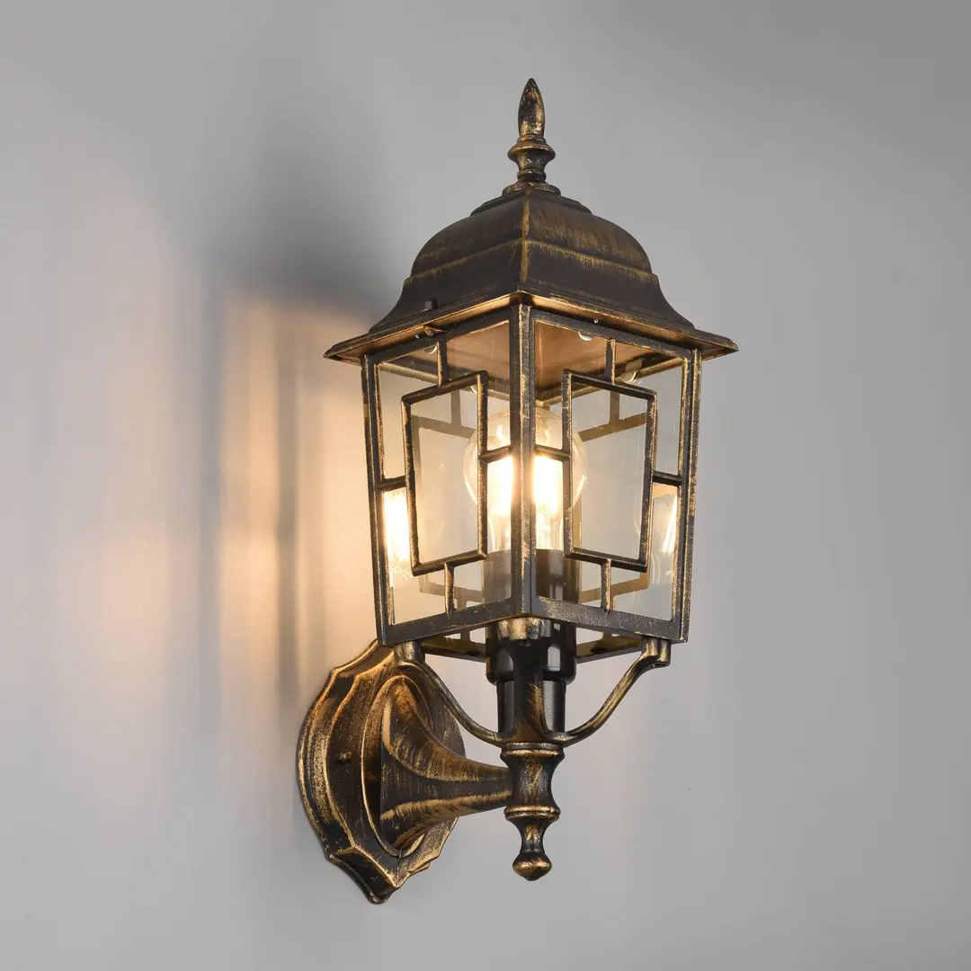 Trio Lighting Außenwandleuchte Volturno, Fassung oben, rostfarben antik