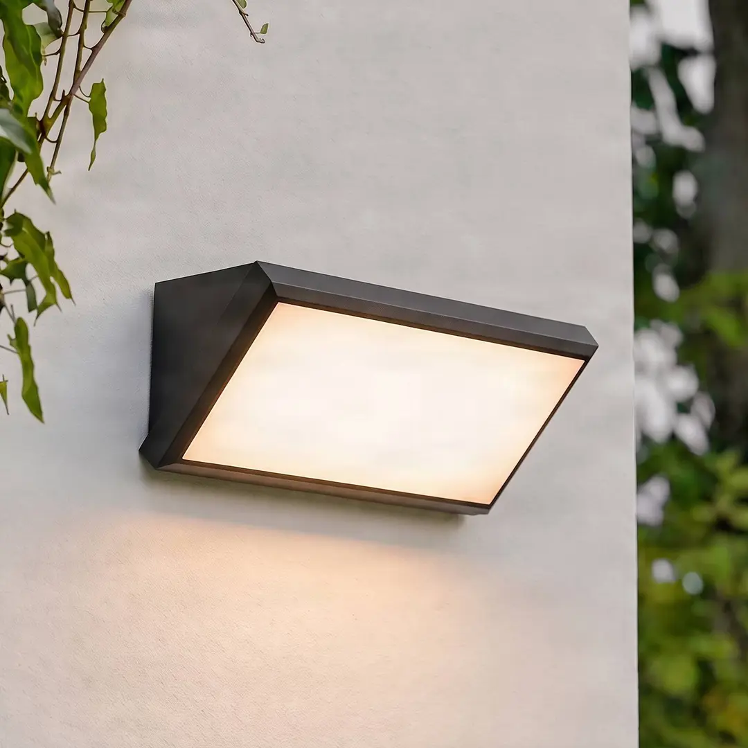 Lindby LED-Außenwandleuchte Abby, Sensor, IP65, dunkelgrau