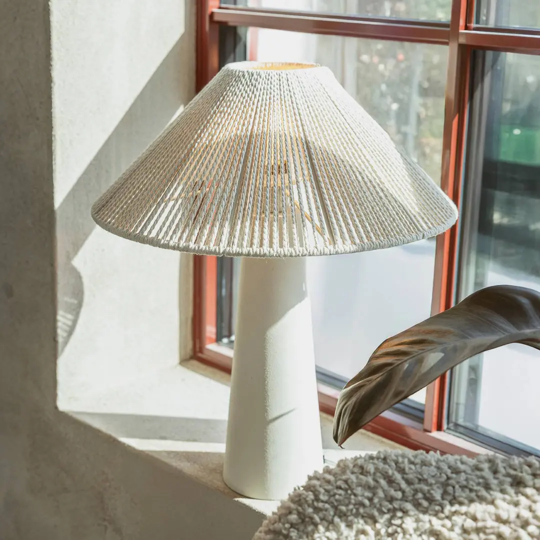 Markslöjd Tischleuchte Favoro, creme, Höhe 50 cm, Keramik, Textil