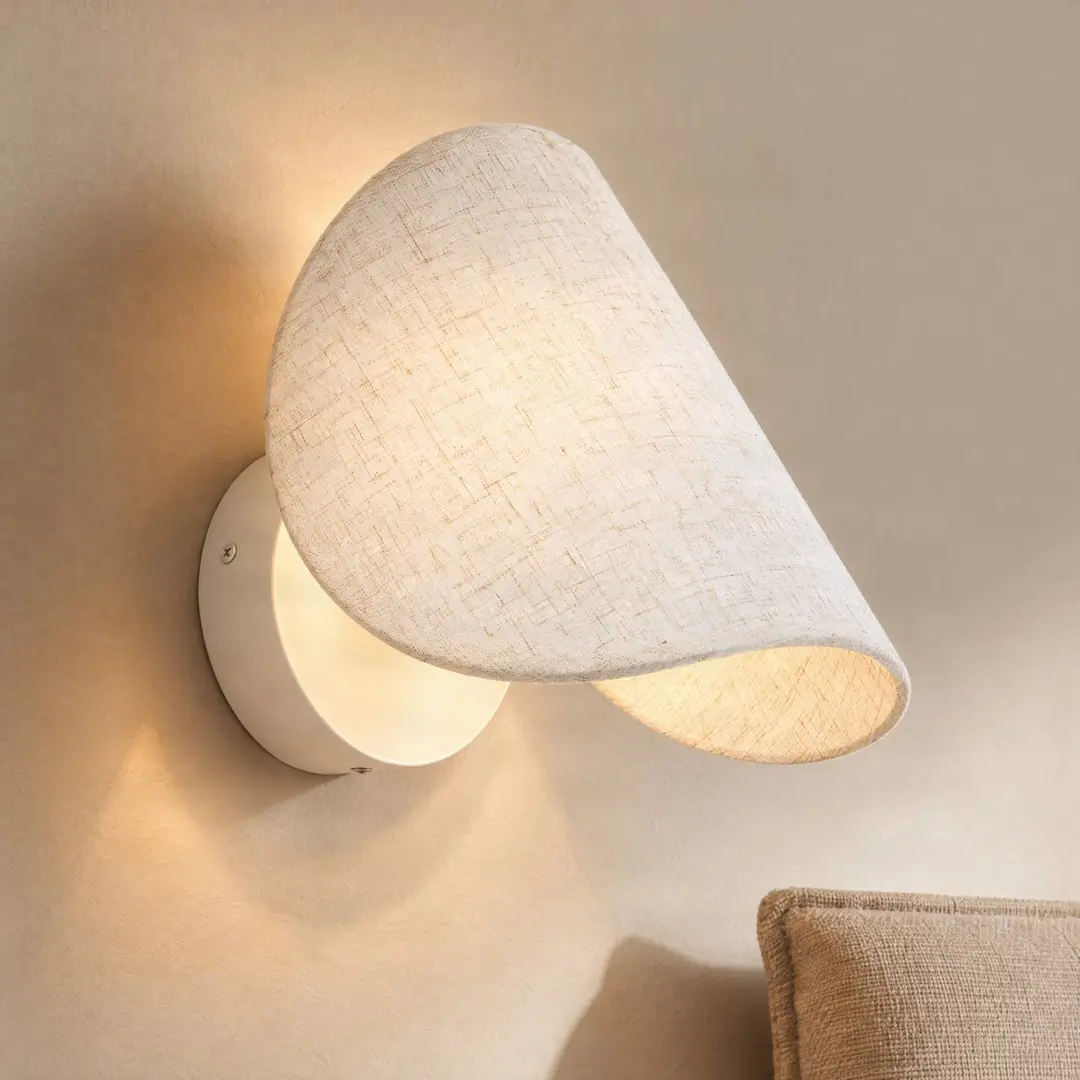 Lucande LED-Wandleuchte Tamani, beige, Leinen, step-dim