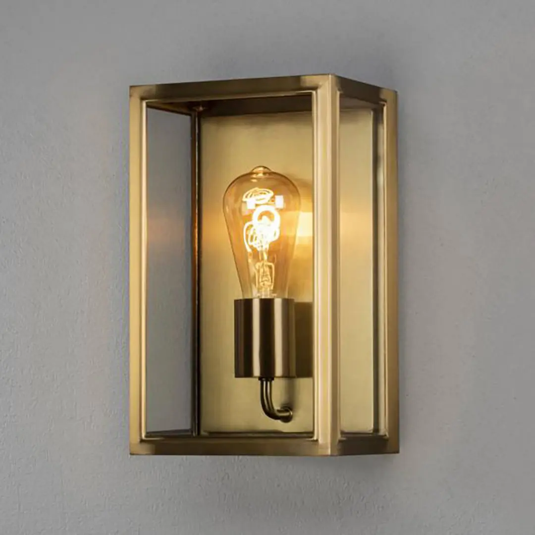Konstsmide Außenwandlampe Carpi, messing, Breite 18cm