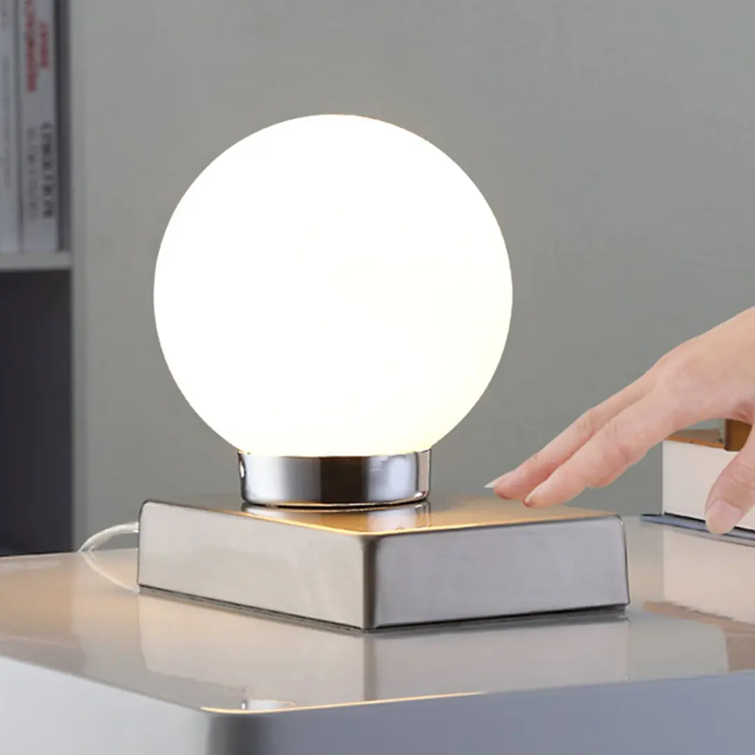 LINDBY Tischlampe Naomi mit Glaskugel