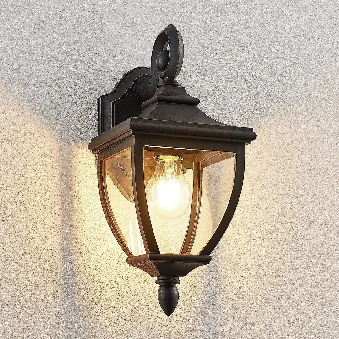 Lindby Außenwandlampe Cerys, schwarz, Plastik, Höhe 37cm