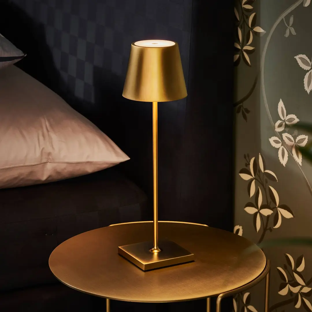 Sigor LED-Akkutischlampe Nuindie, USB-C, gold, IP54, dimmbar
