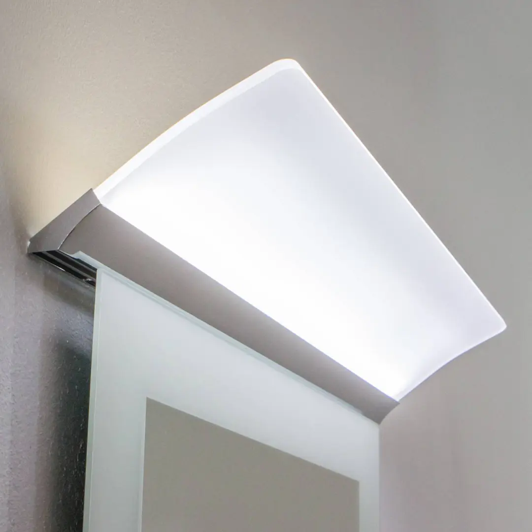 Ebir Flächige LED-Spiegelleuchte Angela, IP44, 50 cm